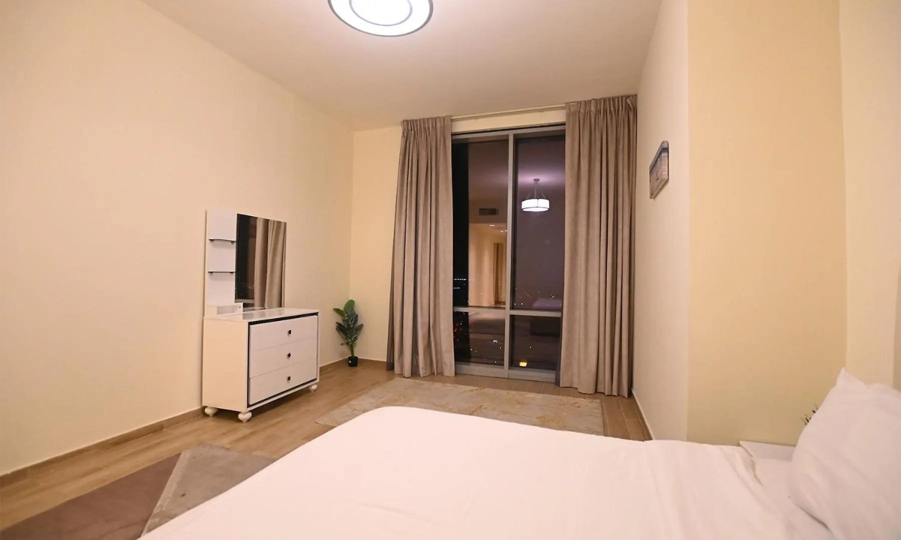 Brown Stone - Canal View Five Star Residence ドバイ 0*,