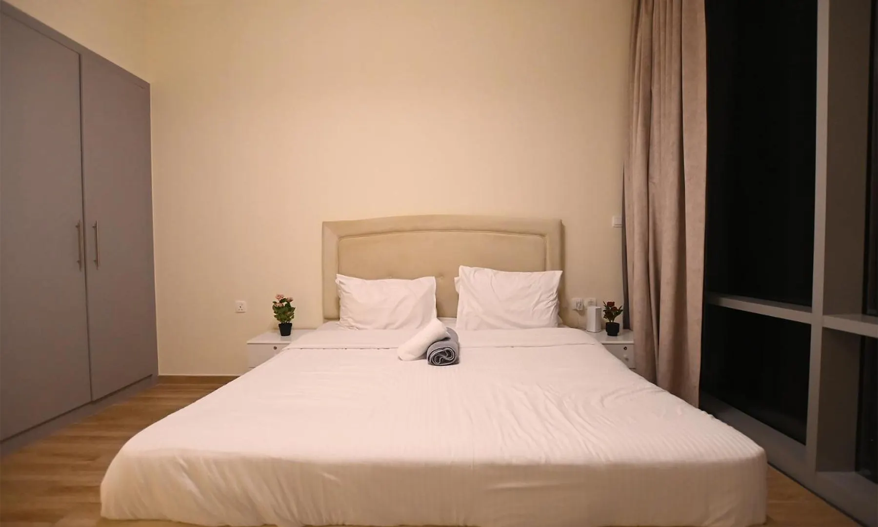 アパート Brown Stone - Canal View Five Star Residence ドバイ アラブ首長国連邦