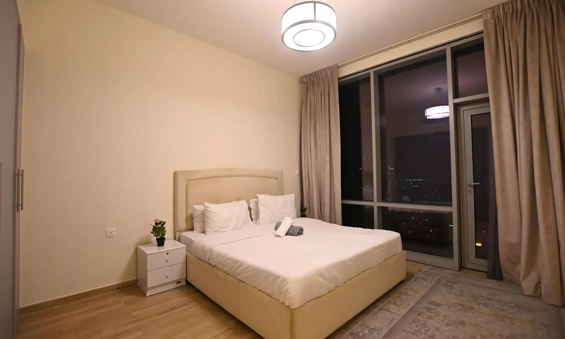 Brown Stone - Canal View Five Star Residence ドバイ 0*,