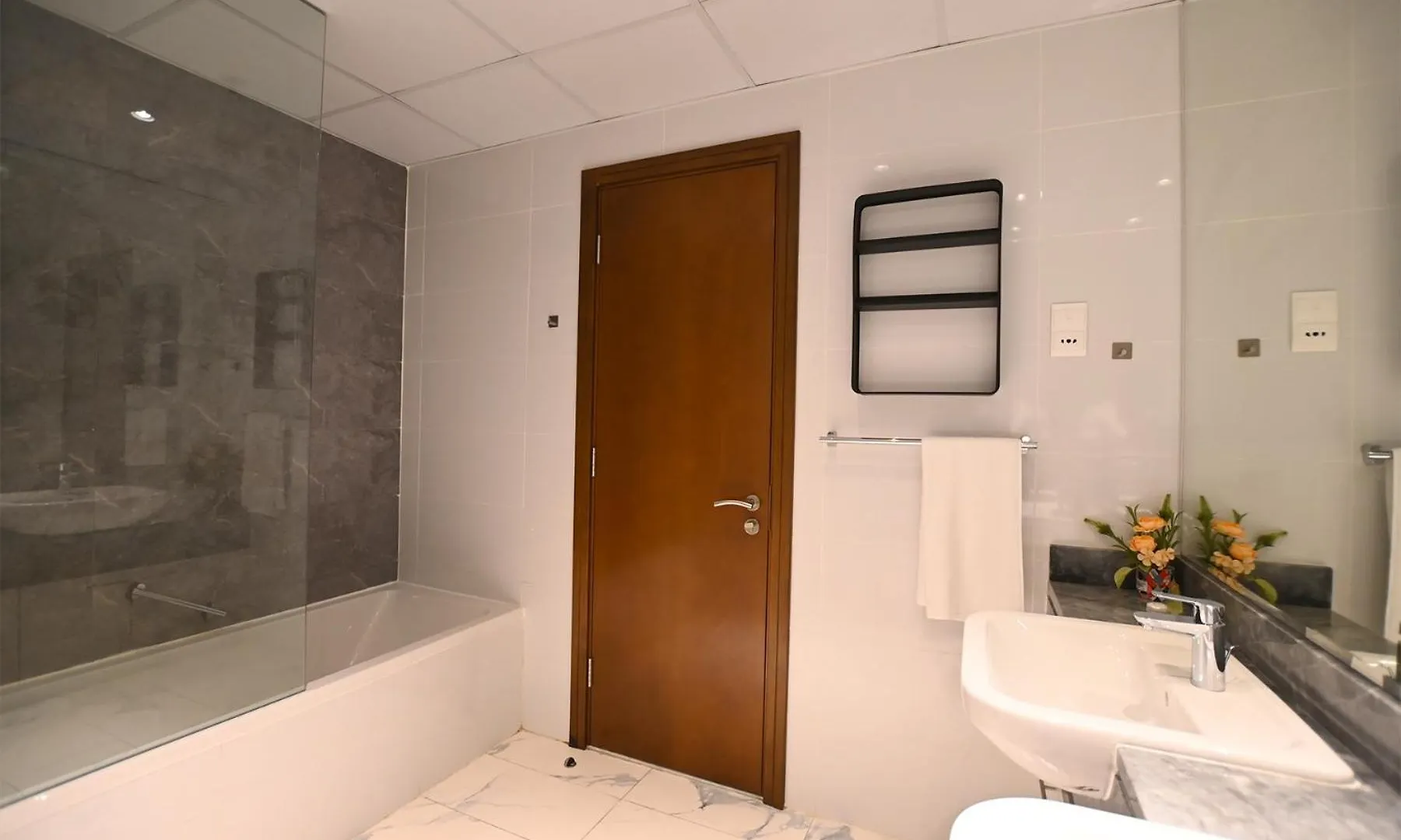 Brown Stone - Canal View Five Star Residence ドバイ アパート